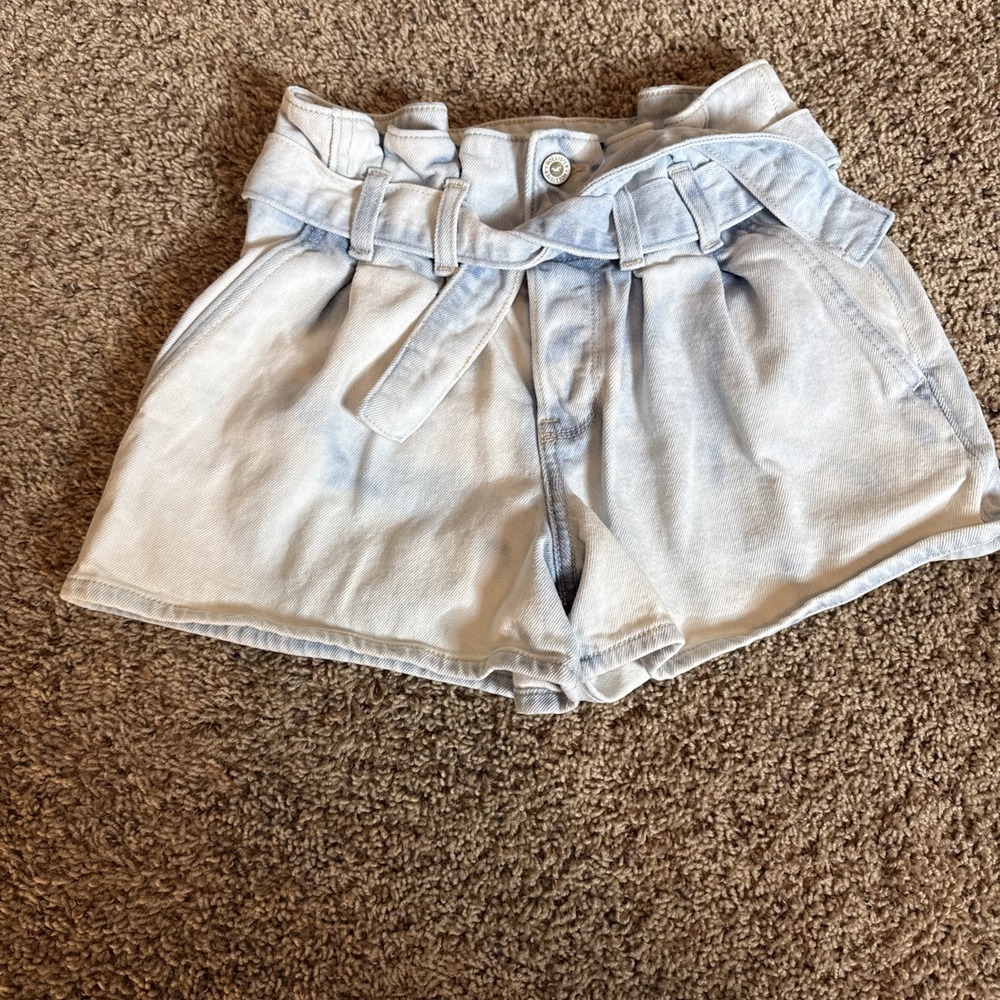 Hollister Ultra High-Rise Paperbag Mom Shorts Sz 5 Long Light Wash